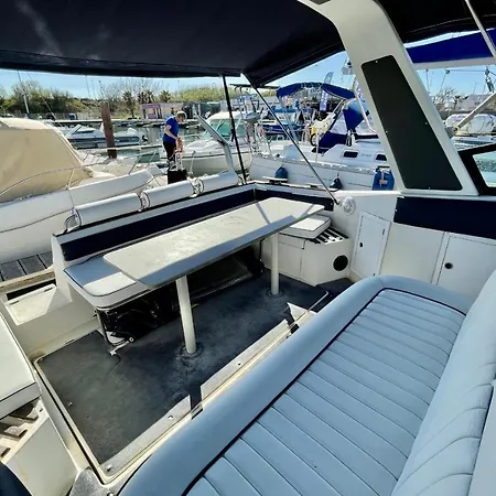 Nights On A Boat At The Quay - Richelieu Beach Atypical Rental Ботель