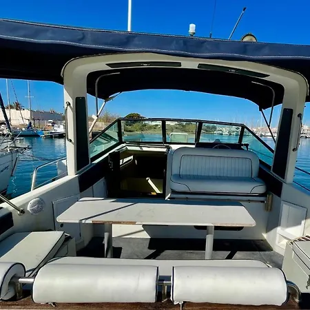 Nights On A Boat At The Quay - Richelieu Beach Atypical Rental *