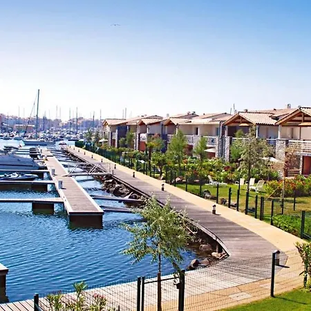 Ботель Nights On A Boat At The Quay - Richelieu Beach Atypical Rental Агд