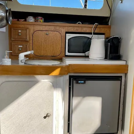 Nights On A Boat At The Quay - Richelieu Beach Atypical Rental Ботель *