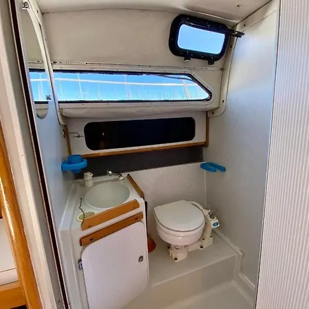 Ботель Nights On A Boat At The Quay - Richelieu Beach Atypical Rental *